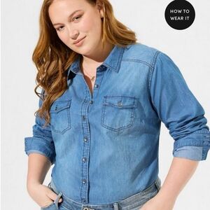 TORRID MEDIUM WASH DENIM BUTTON-DOWN SHIRT..SIZE:0